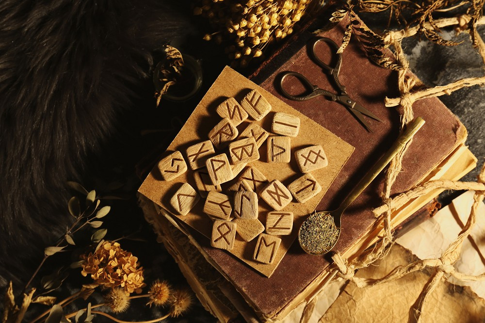 Die Rune des Schicksals: Wie die Nornen-Rune Ihr Leben beeinflussen kann